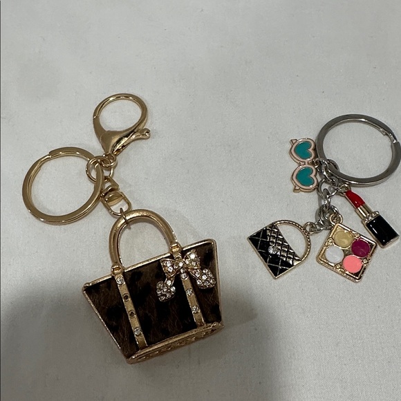 Leopard Print Gold Keychain Set - Picture 2 of 2